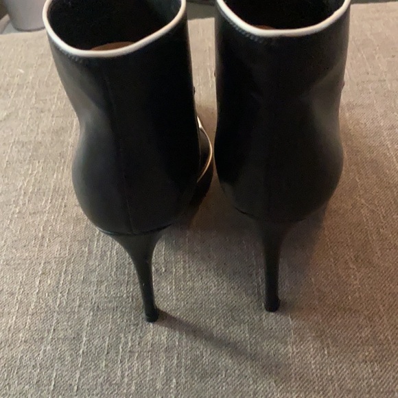 Gianvito Rossi Leather Ankle Boots - Picture 4 of 8